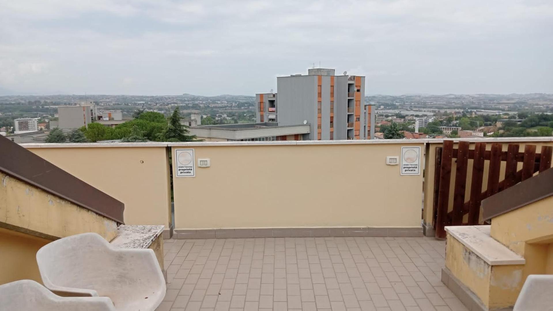 La Terrazza Di Maja Apartment Chieti Bagian luar foto